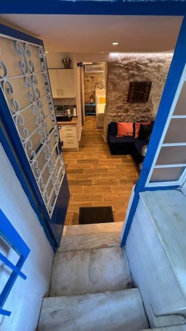 Stone Inn Near Acropolis & Metro 石头记 Felsenhohle アテネ エクステリア 写真