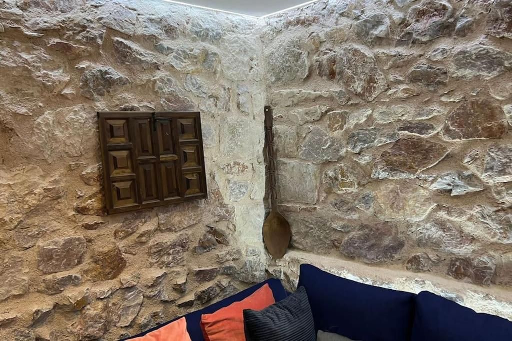 Stone Inn Near Acropolis & Metro 石头记 Felsenhohle アテネ エクステリア 写真
